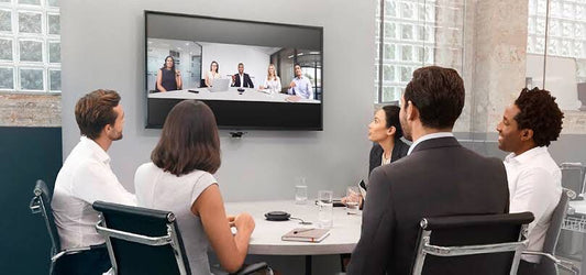 ¿Cómo las cámaras diseñadas específicamente mejoran la experiencia de las reuniones y aumentan la adopción del video VS las cámaras integradas?
